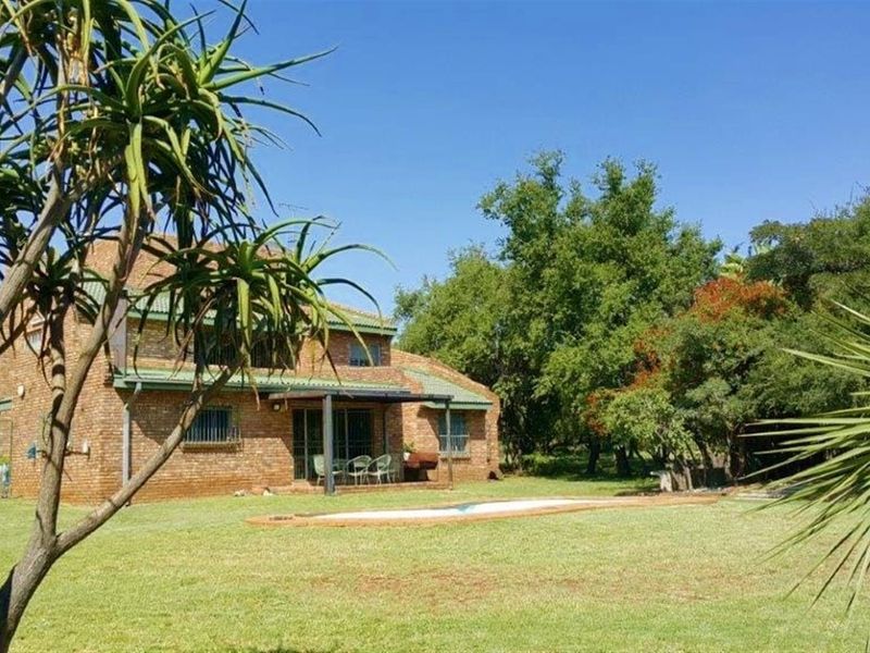 Farmstyle Living on Sale in Heatherview, Akasia - Photo 1