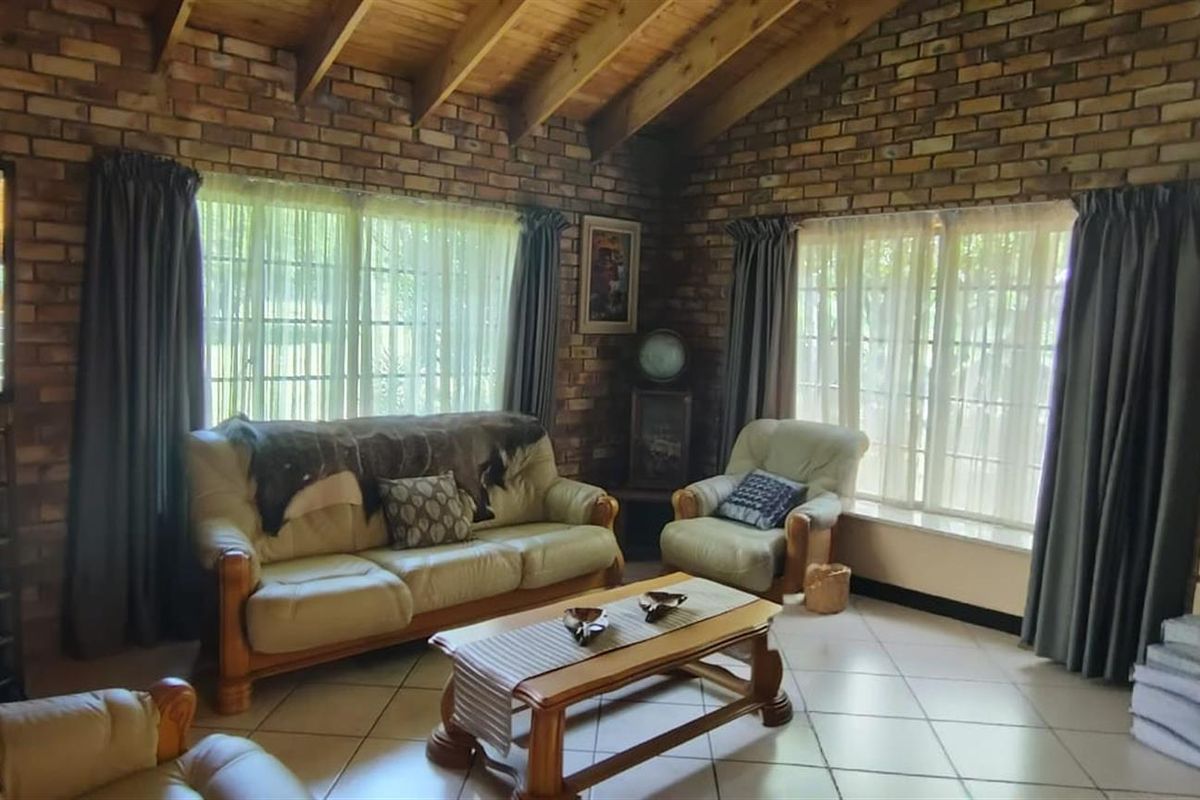 Farmstyle Living on Sale in Heatherview, Akasia - Photo 3