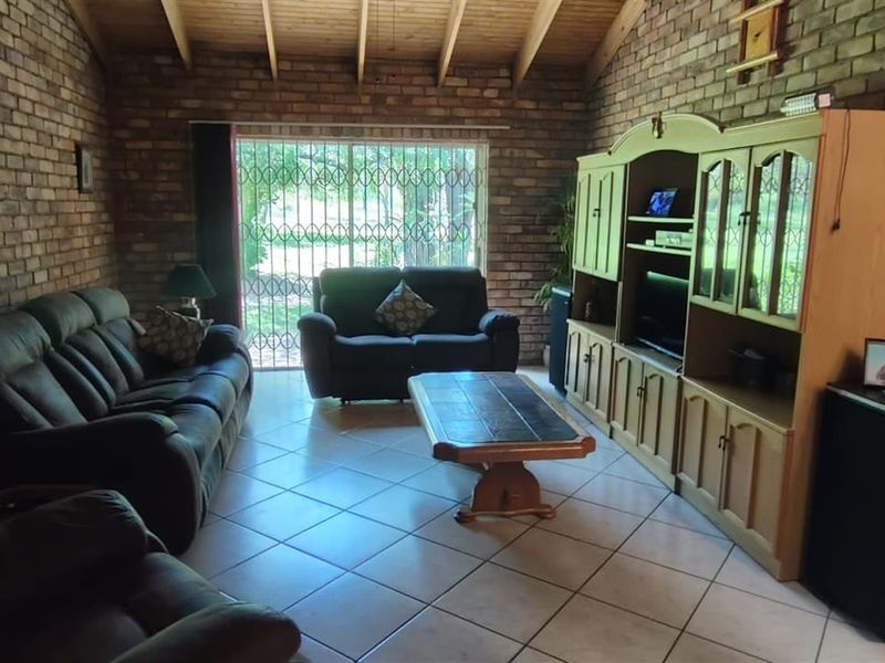 Farmstyle Living on Sale in Heatherview, Akasia - Photo 7