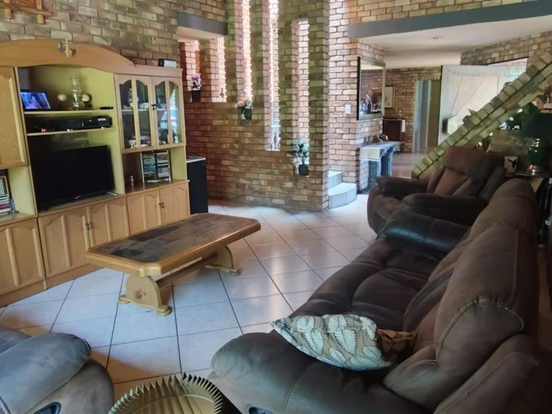 Farmstyle Living on Sale in Heatherview, Akasia - Photo 8