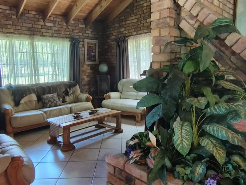 Farmstyle Living on Sale in Heatherview, Akasia - Photo 5
