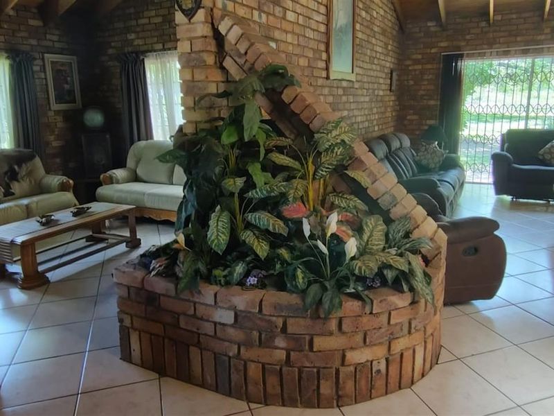 Farmstyle Living on Sale in Heatherview, Akasia - Photo 4