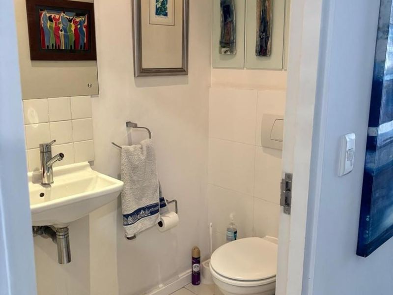 Studio Apartment For Sale in Claremont, Cape Town - Photo 9