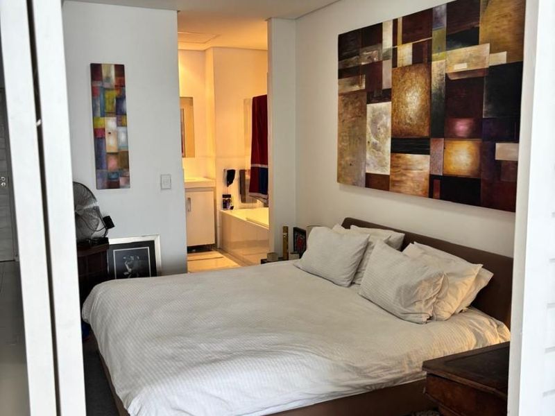 Studio Apartment For Sale in Claremont, Cape Town - Photo 7