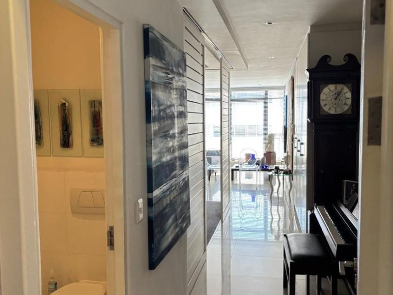 Studio Apartment For Sale in Claremont, Cape Town - Photo 6