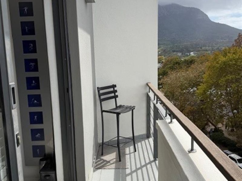 Studio Apartment For Sale in Claremont, Cape Town - Photo 3