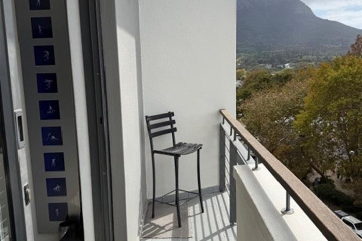 Studio Apartment For Sale in Claremont, Cape Town - Photo 3