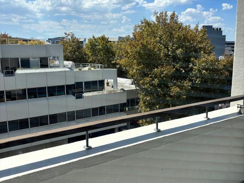 Studio Apartment For Sale in Claremont, Cape Town - Photo 4