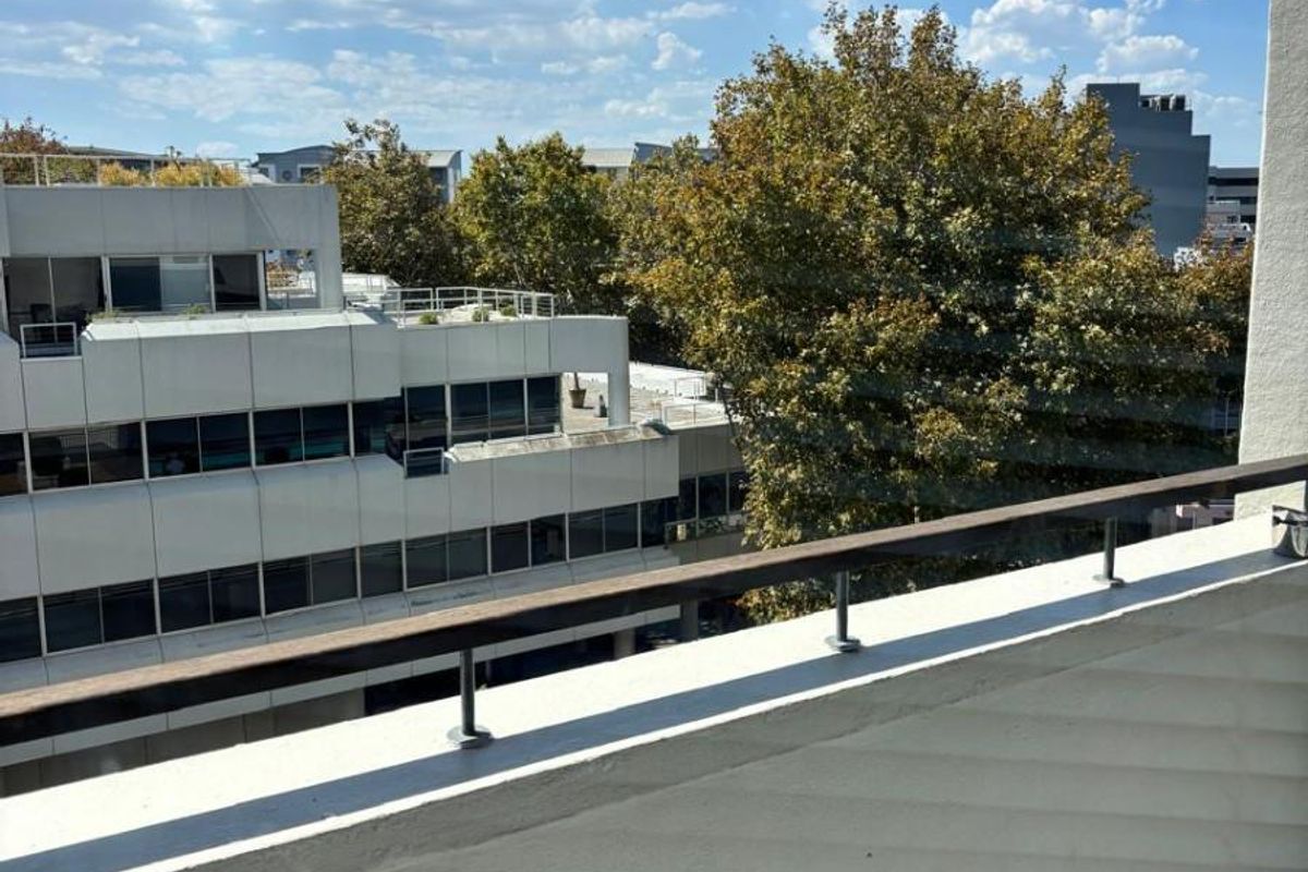 Studio Apartment For Sale in Claremont, Cape Town - Photo 4