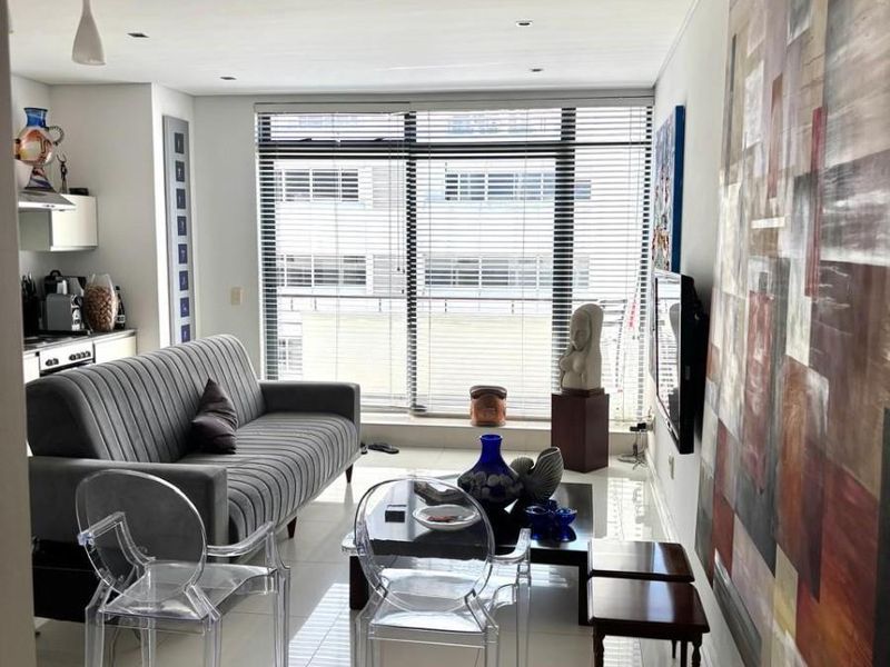 Studio Apartment For Sale in Claremont, Cape Town - Photo 5