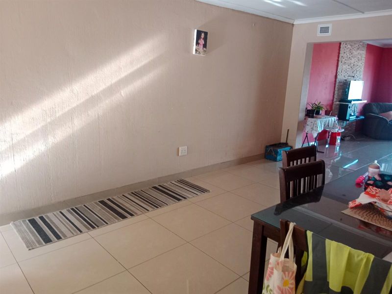 3-Bedroom Townhouse For Sale - Photo 6