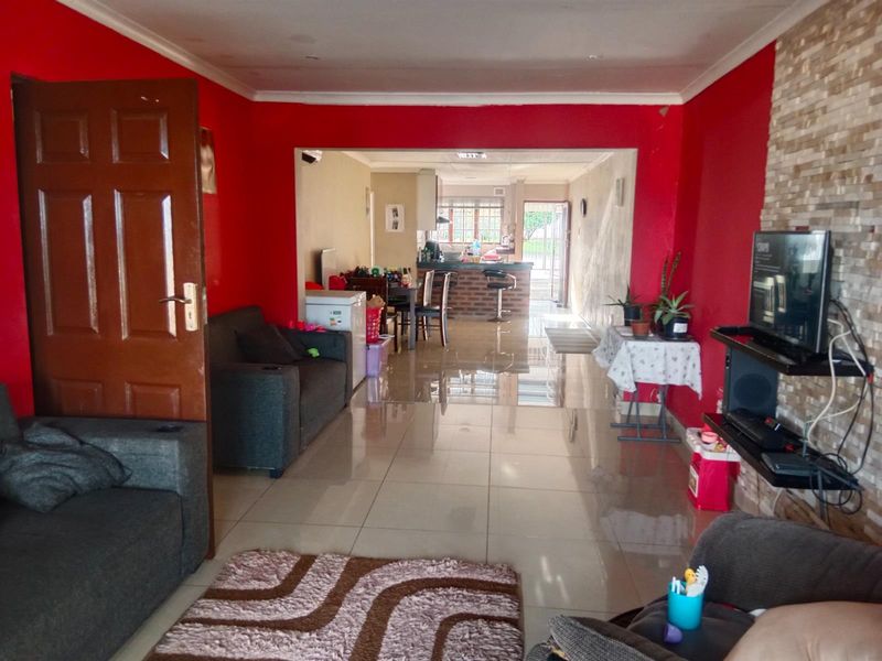 3-Bedroom Townhouse For Sale - Photo 3