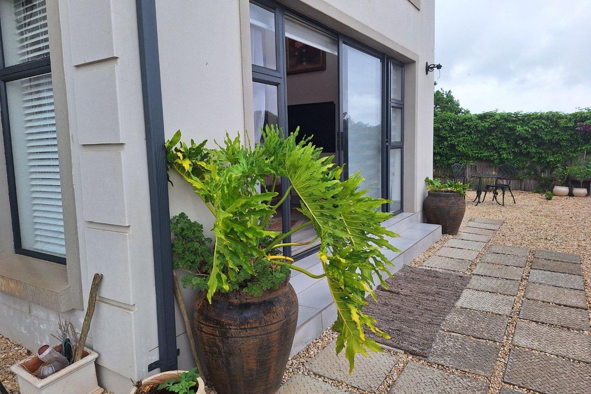 House For Sale in Albertinia - Photo 4