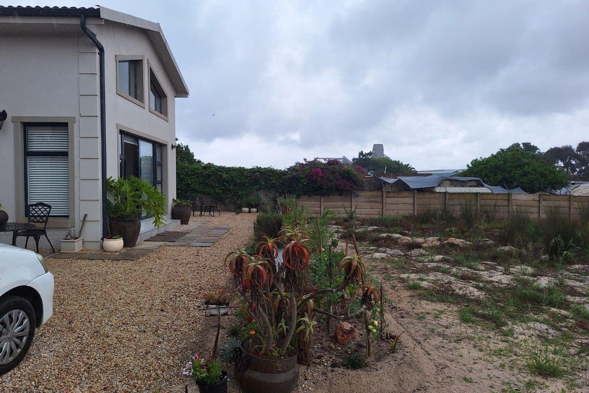 House For Sale in Albertinia - Photo 3