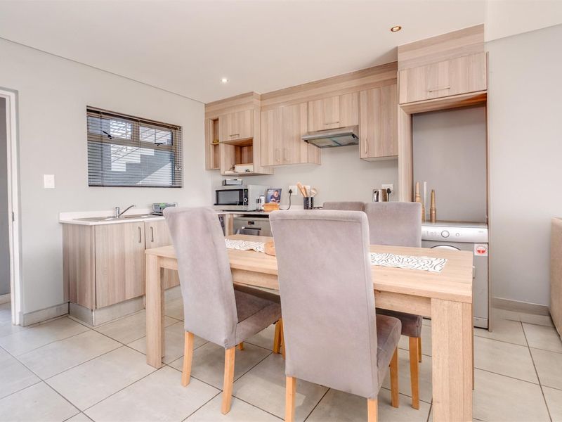 Stunning Townhouse For Sale in Kengies, Sandton - Photo 4