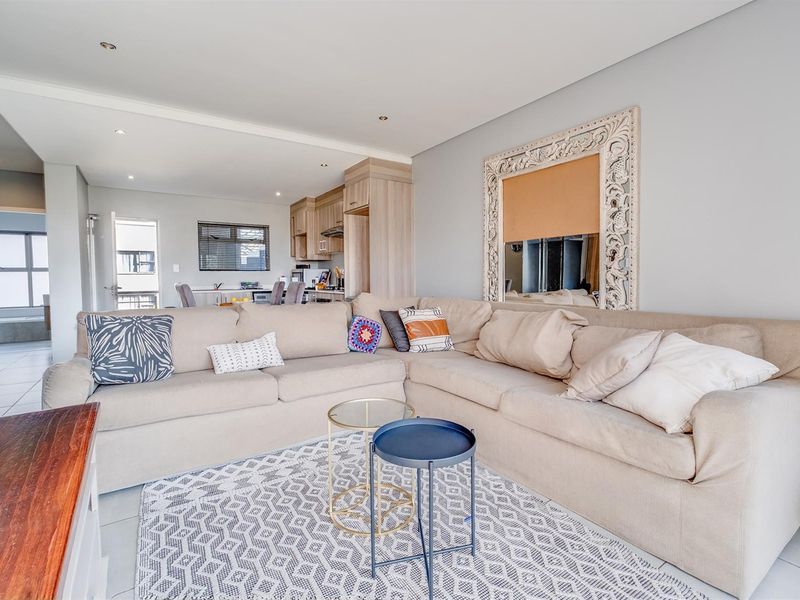 Stunning Townhouse For Sale in Kengies, Sandton - Photo 2