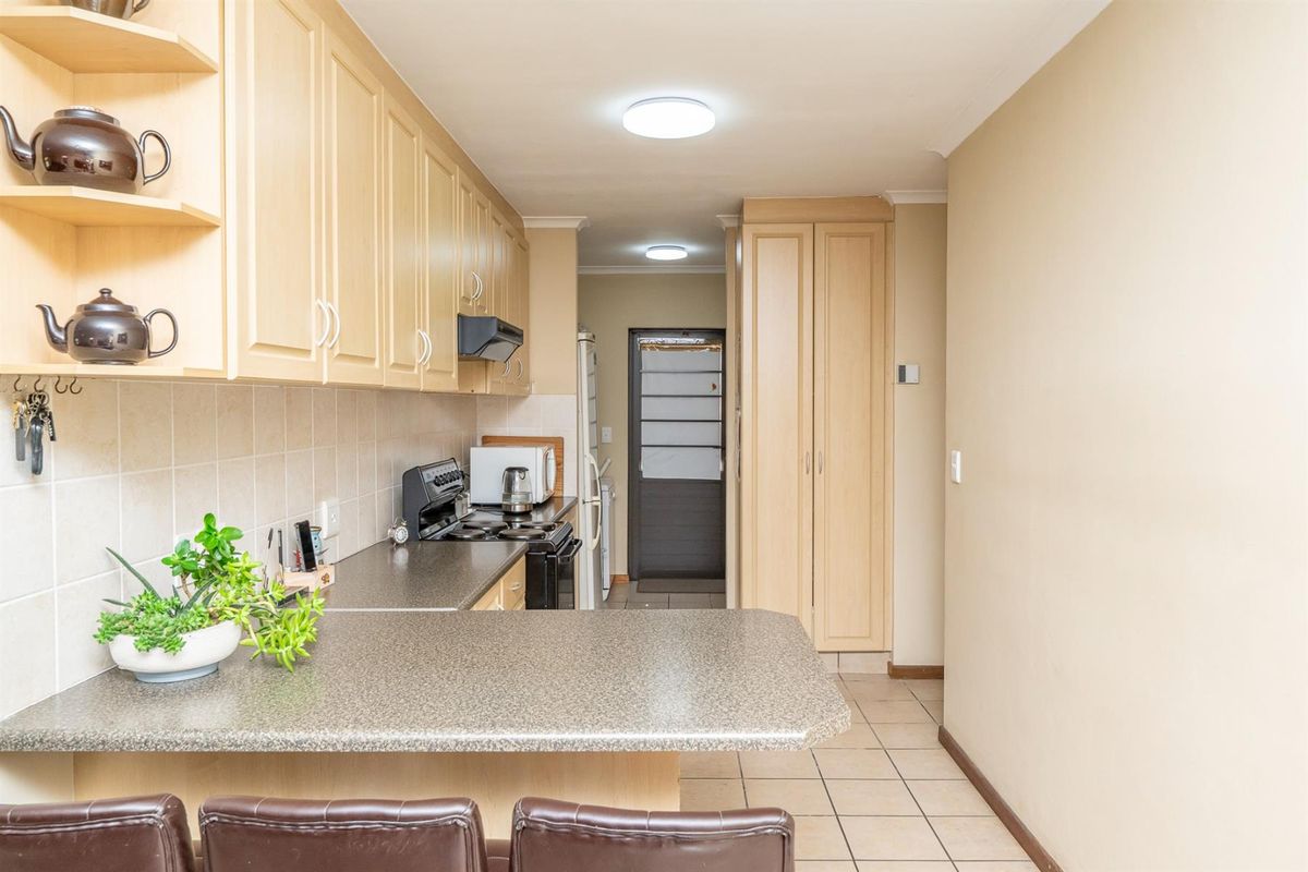 3 Bedroom House For Sale in De Oude Spruit - Photo 4