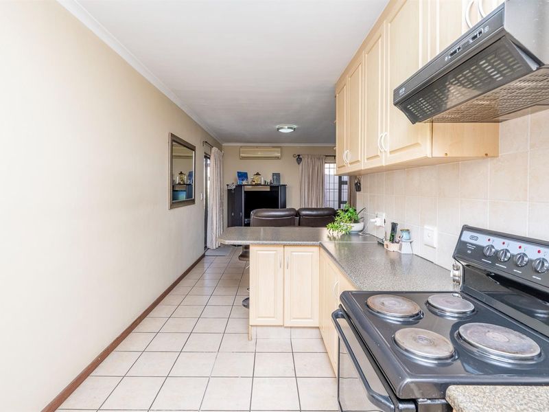 3 Bedroom House For Sale in De Oude Spruit - Photo 5