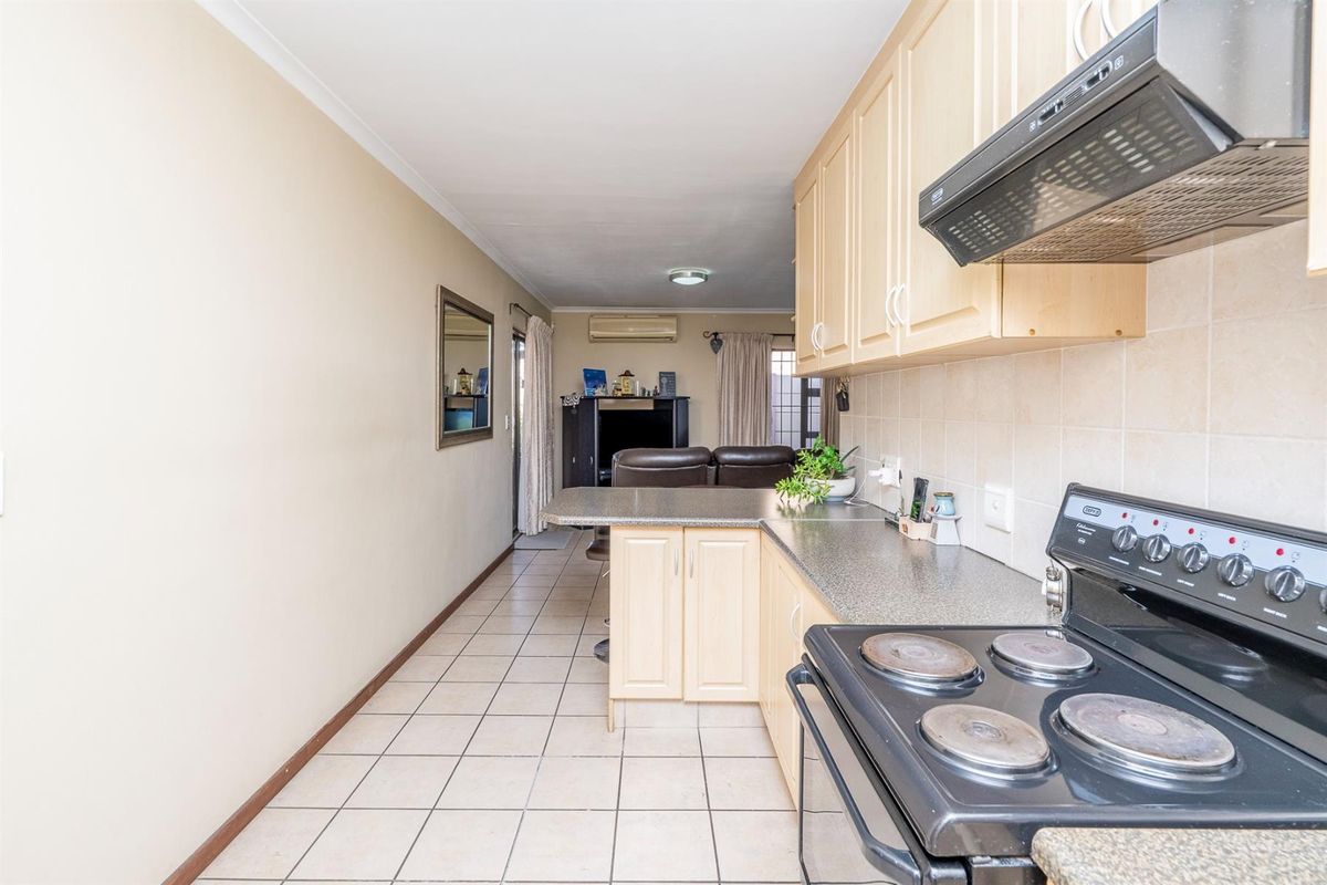 3 Bedroom House For Sale in De Oude Spruit - Photo 5