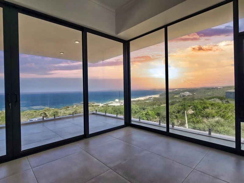 Coastal Grandeur Meets Untamed Nature: A Moquini Masterpiece - Photo 2