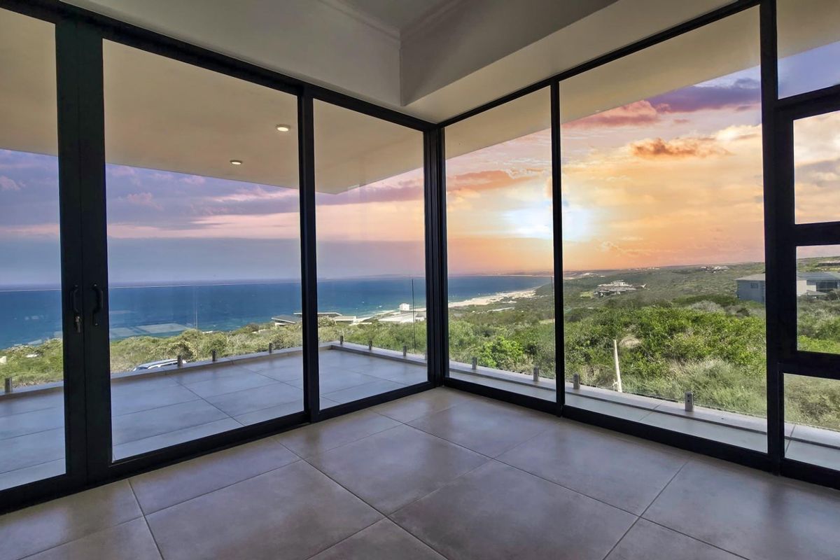 Coastal Grandeur Meets Untamed Nature: A Moquini Masterpiece - Photo 2