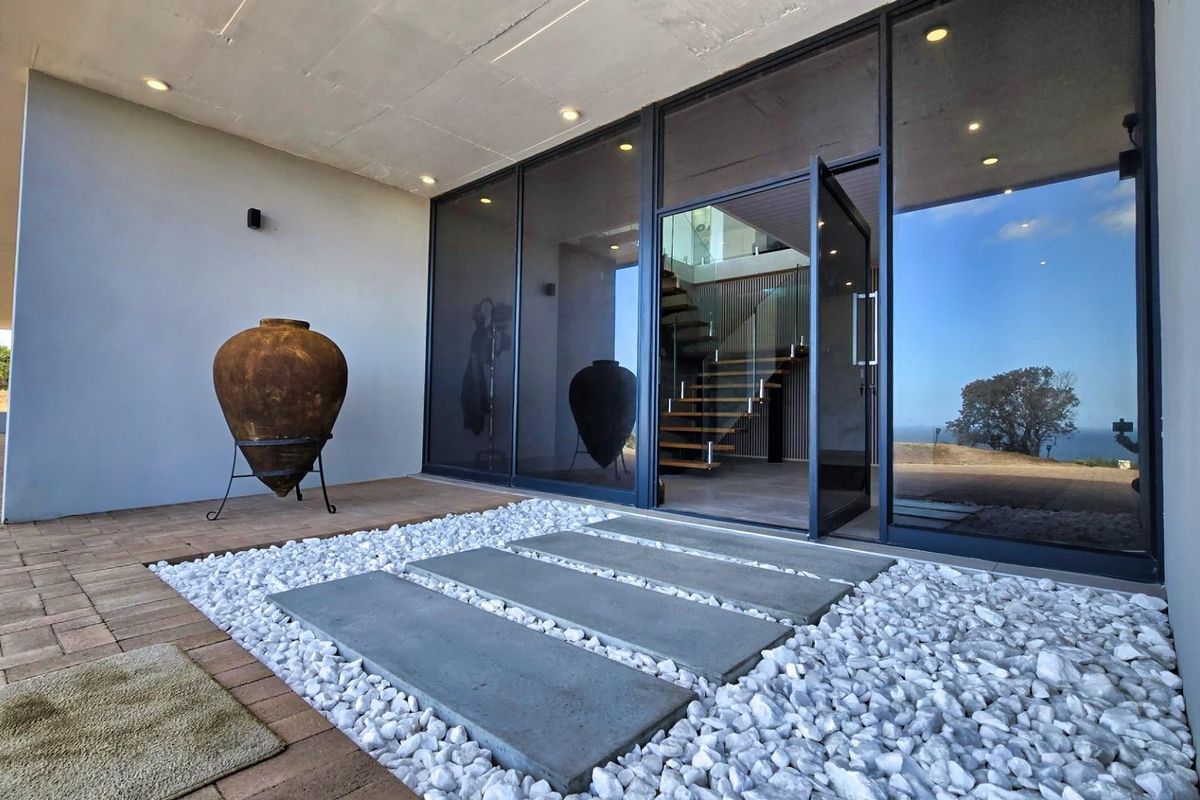 Coastal Grandeur Meets Untamed Nature: A Moquini Masterpiece - Photo 5