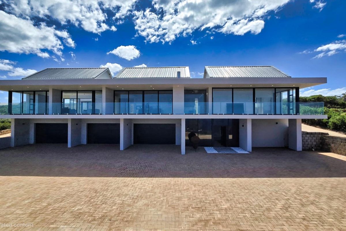 Coastal Grandeur Meets Untamed Nature: A Moquini Masterpiece - Photo 3