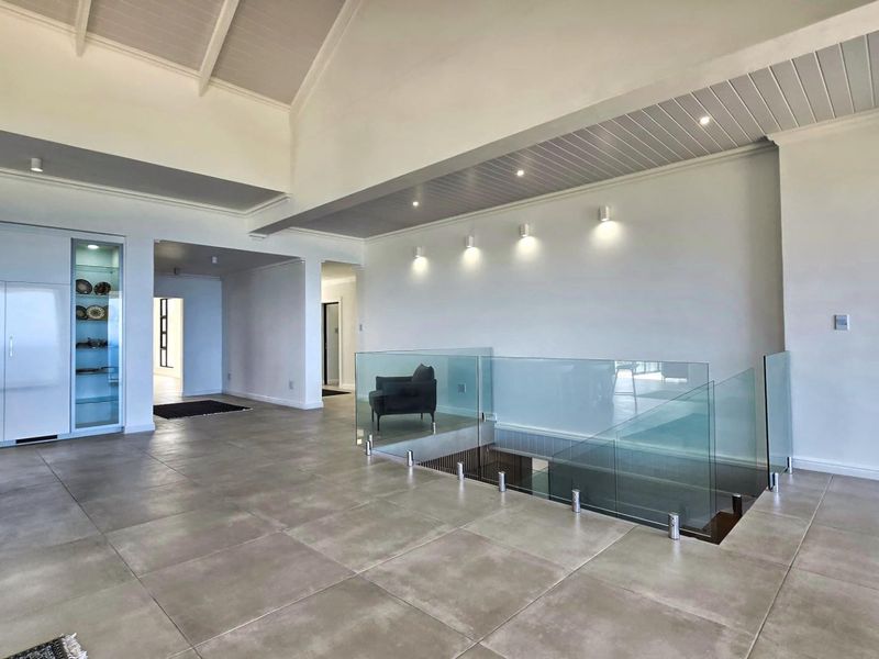 Coastal Grandeur Meets Untamed Nature: A Moquini Masterpiece - Photo 10