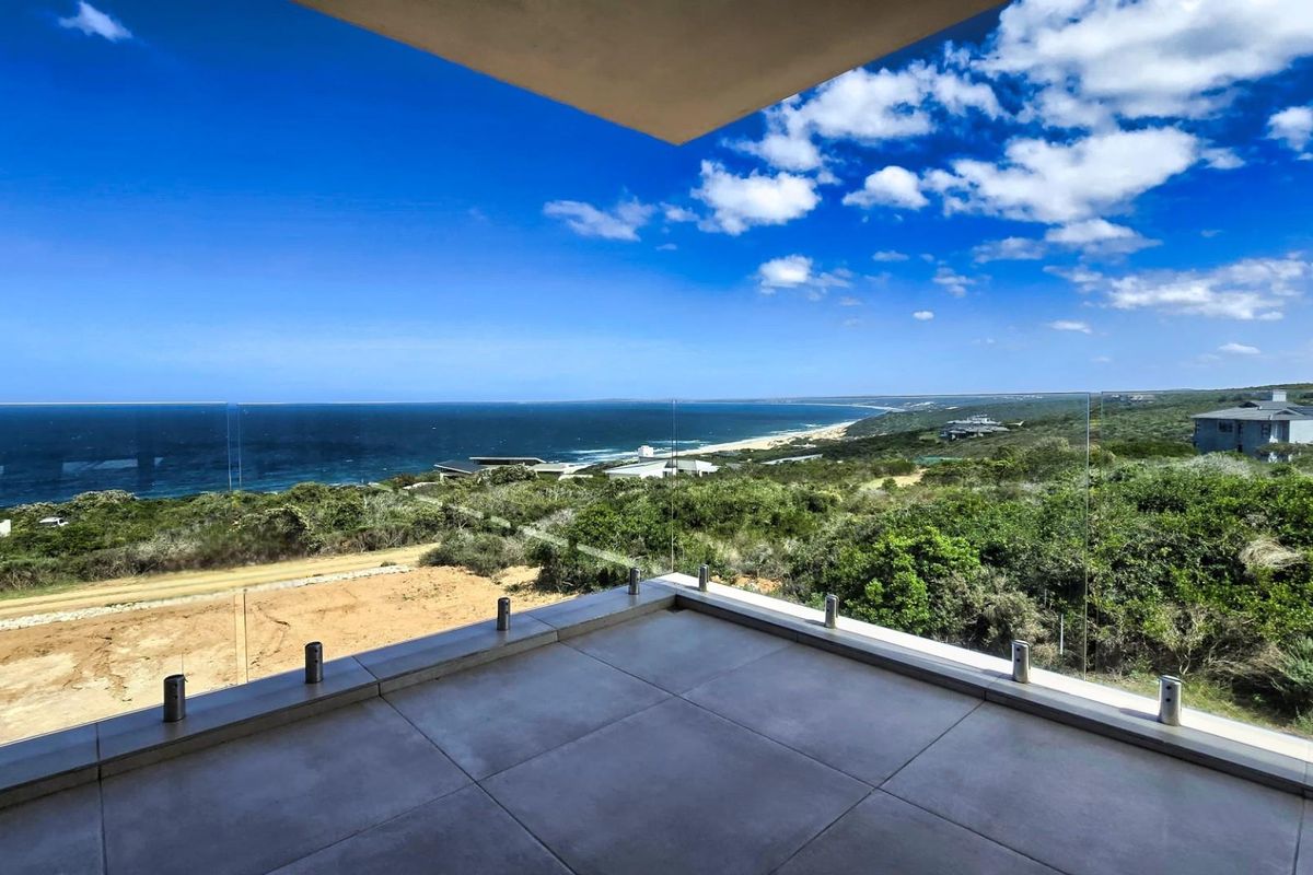 Coastal Grandeur Meets Untamed Nature: A Moquini Masterpiece - Photo 4