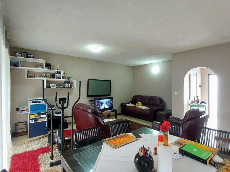 Duplex Apartment For Sale in Uvongo, KwaZulu Natal - Photo 4