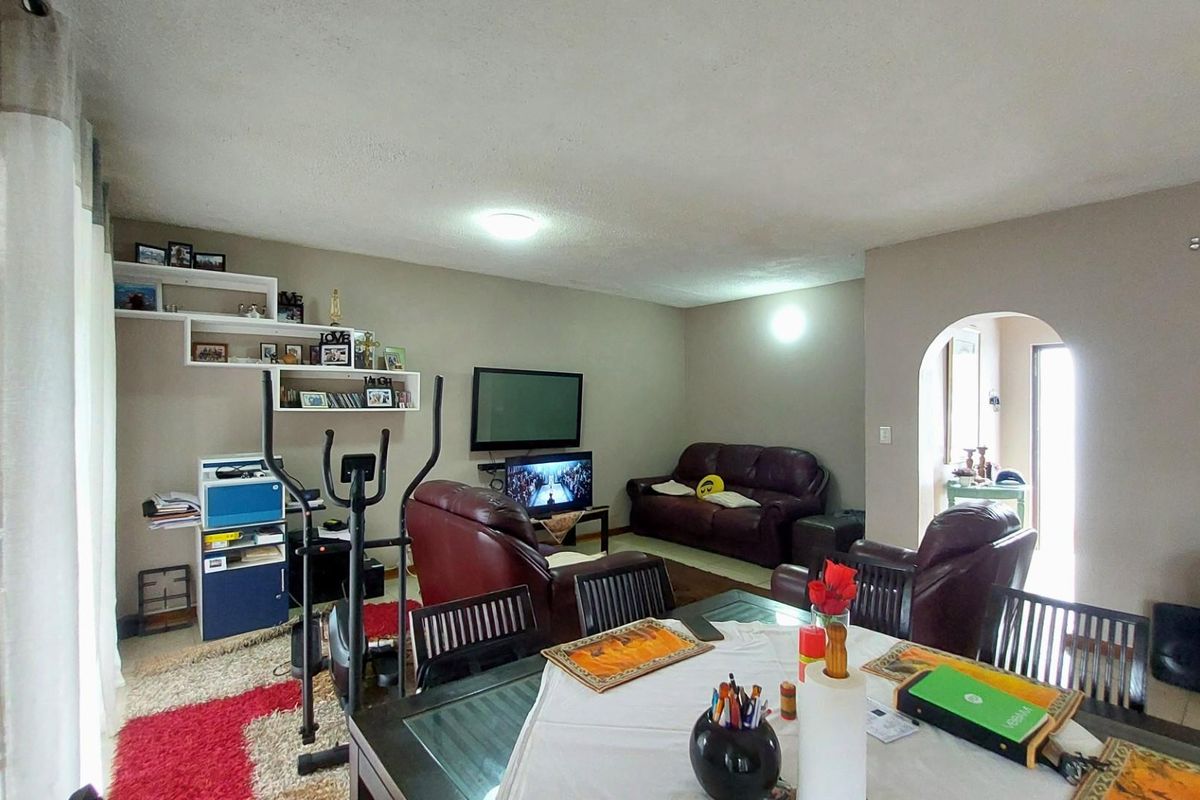 Duplex Apartment For Sale in Uvongo, KwaZulu Natal - Photo 4