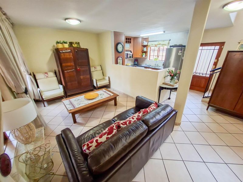 3 bedroom townhouse for sale with a large private garden in a secure and well positioned complex - Photo 7