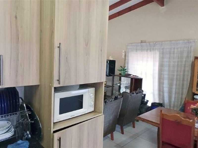 Charming and Inviting Home Sweet Home - Photo 7