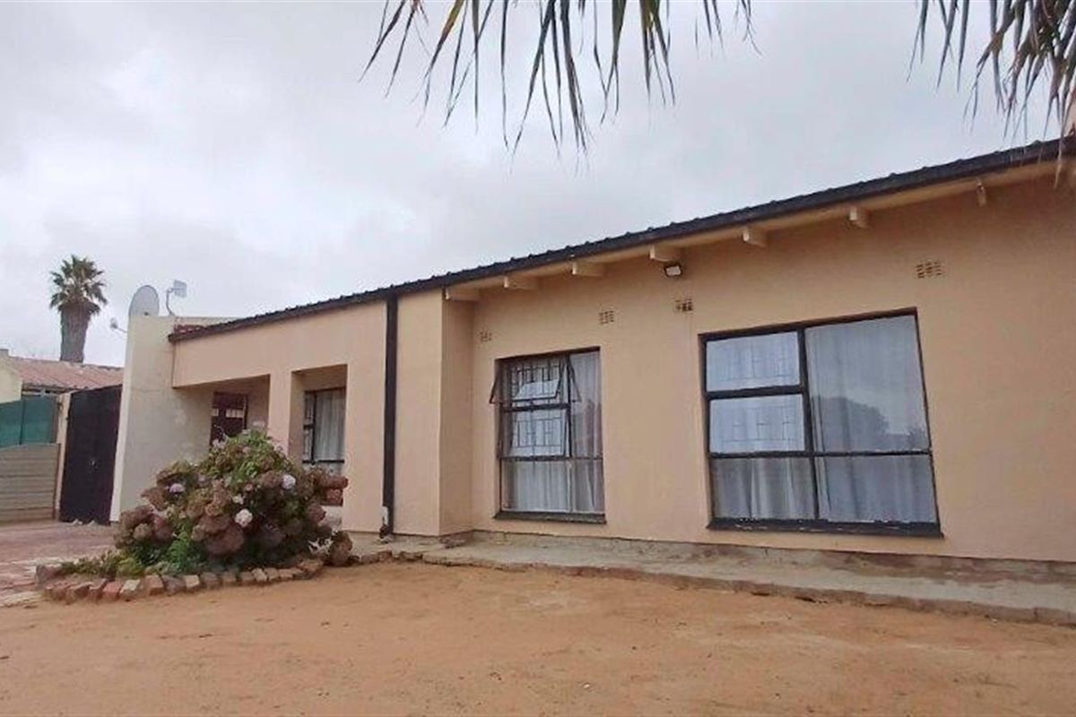 Charming and Inviting Home Sweet Home - Photo 2