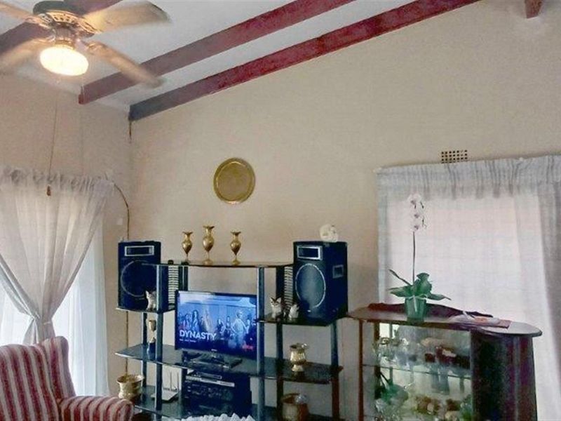 Charming and Inviting Home Sweet Home - Photo 3