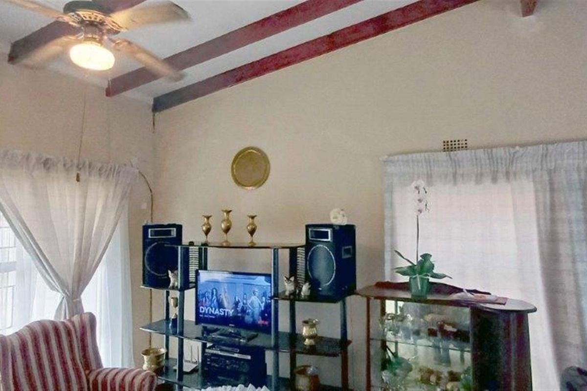 Charming and Inviting Home Sweet Home - Photo 3