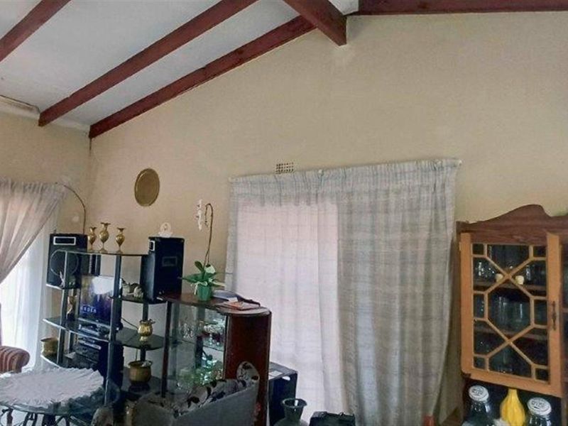 Charming and Inviting Home Sweet Home - Photo 5