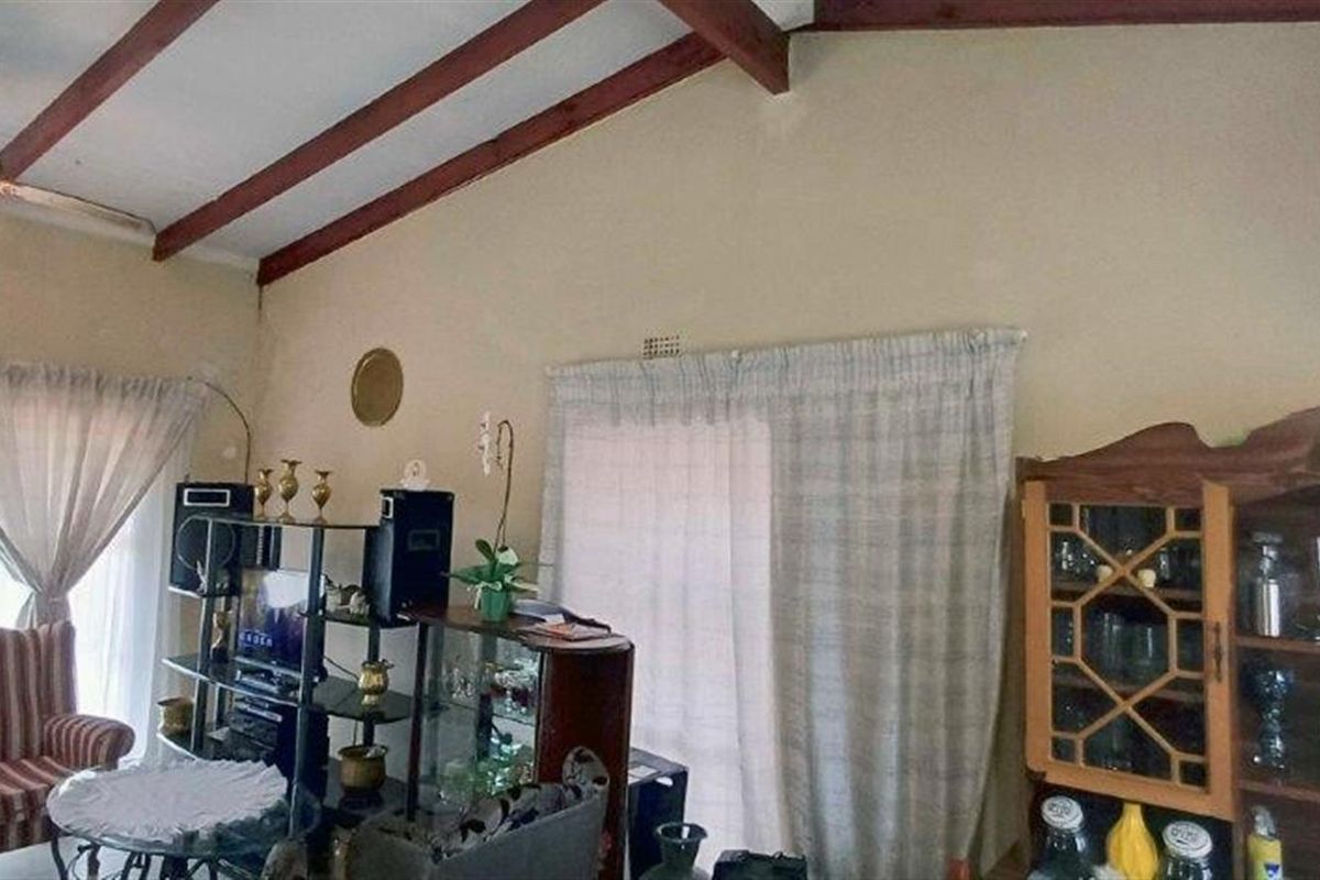 Charming and Inviting Home Sweet Home - Photo 5