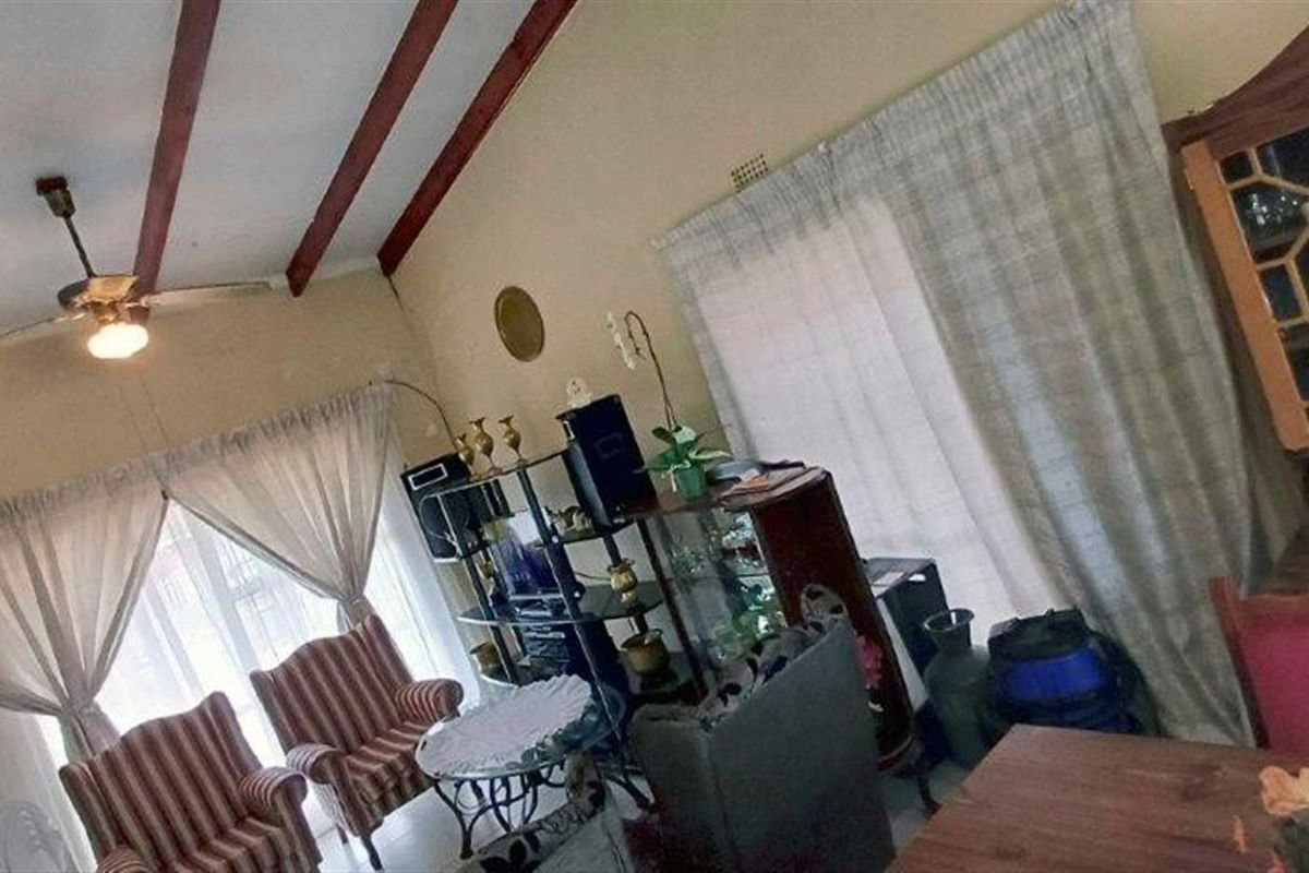 Charming and Inviting Home Sweet Home - Photo 4