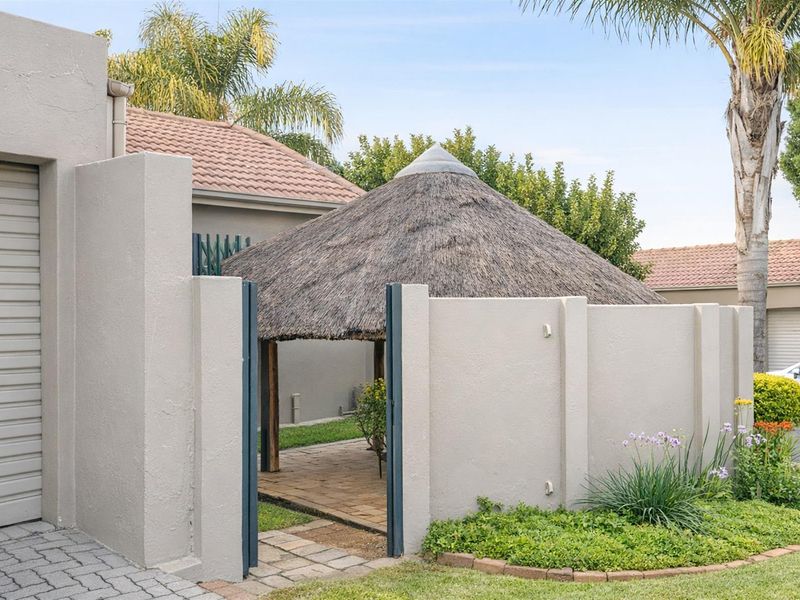 2-Bedroom 2 Bathroom 2 Car Garage Townhouse in a Well-Maintained Estate - Photo 2