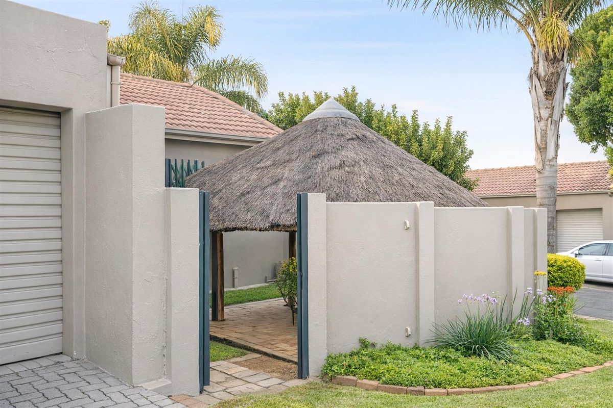 2-Bedroom 2 Bathroom 2 Car Garage Townhouse in a Well-Maintained Estate - Photo 2