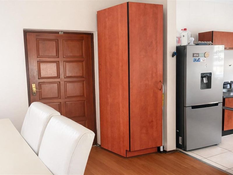 2-Bedroom 2 Bathroom 2 Car Garage Townhouse in a Well-Maintained Estate - Photo 5