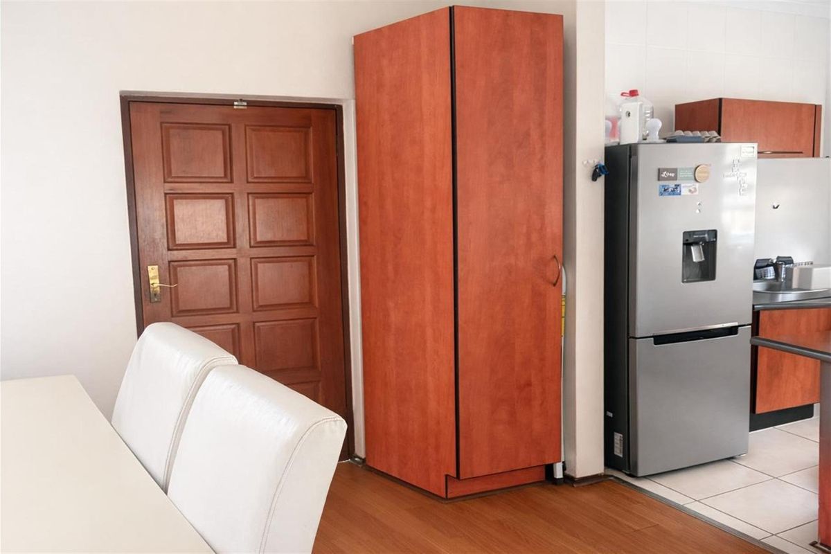 2-Bedroom 2 Bathroom 2 Car Garage Townhouse in a Well-Maintained Estate - Photo 5