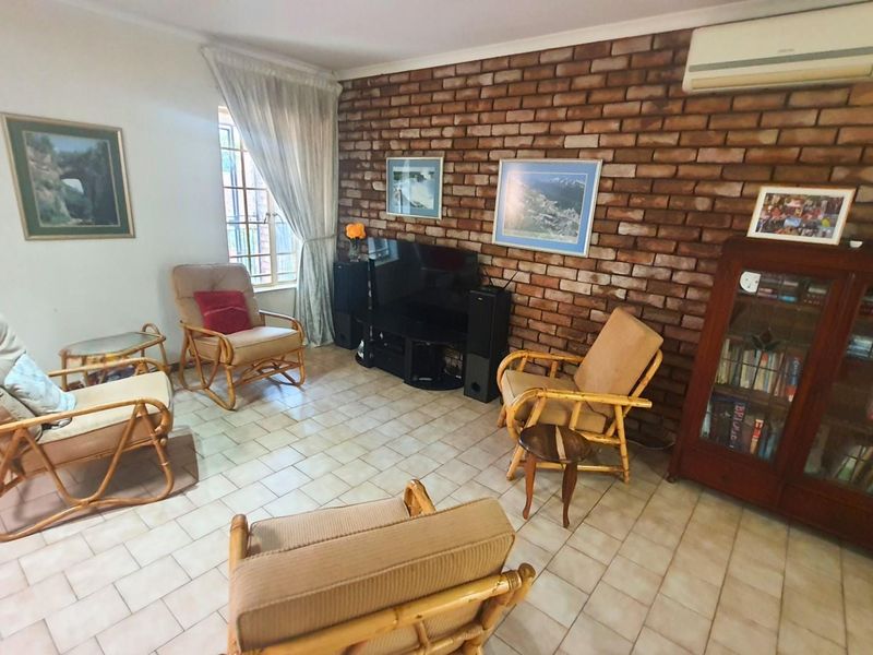 Off-Grid Faerie Glen Duet with Study, Solar, Security Cameras and Automated Garages - Photo 5