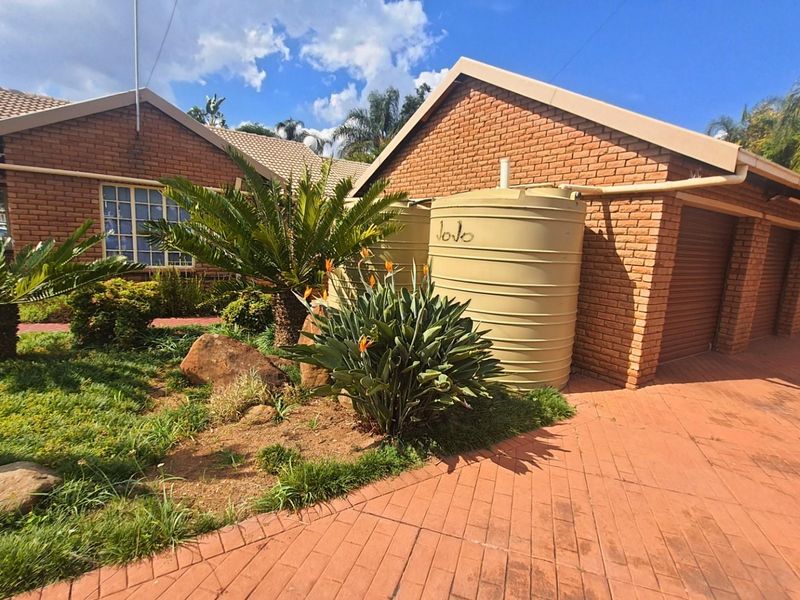 Off-Grid Faerie Glen Duet with Study, Solar, Security Cameras and Automated Garages - Photo 4