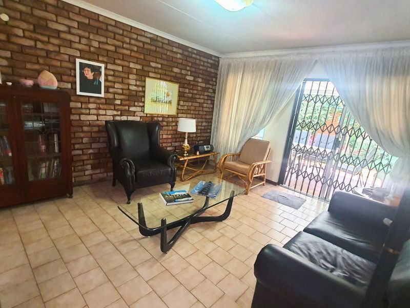 Off-Grid Faerie Glen Duet with Study, Solar, Security Cameras and Automated Garages - Photo 6