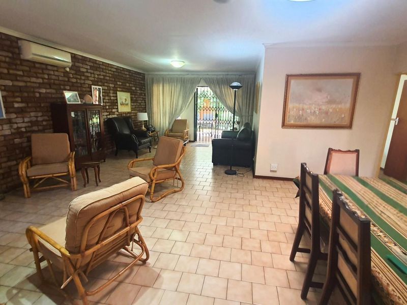 Off-Grid Faerie Glen Duet with Study, Solar, Security Cameras and Automated Garages - Photo 9