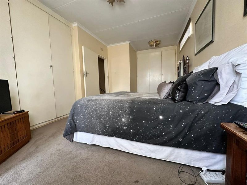 Charming 2-Bedroom Duplex Townhouse with Spacious Garden - Photo 9