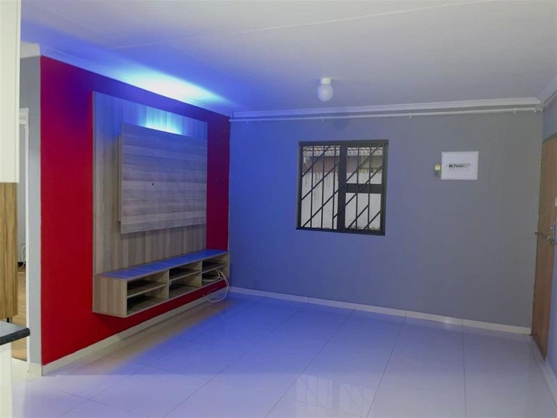 House To Rent in Protea Glen, Soweto - Photo 2