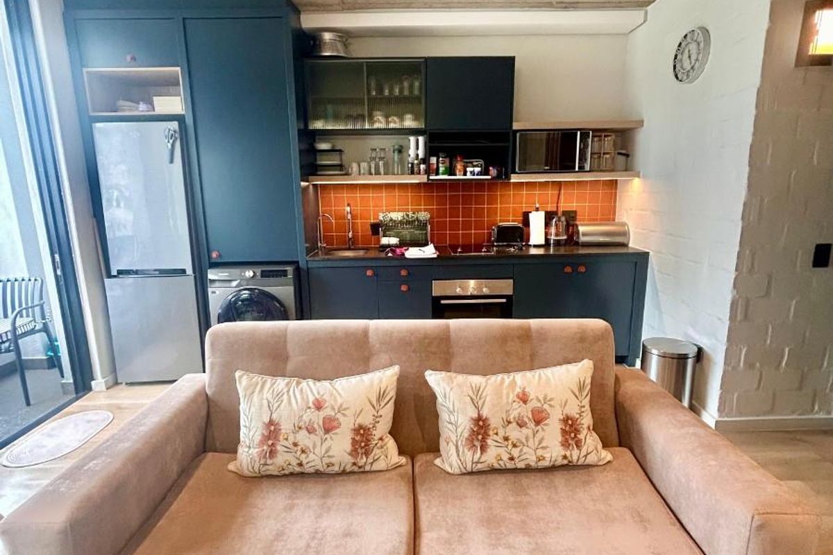 Fully Furnished Airbnb Investment for Sale in Sea Point - Photo 4